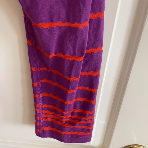 GUC Nike purple w/orange stripe crops - Picture 3 of 6